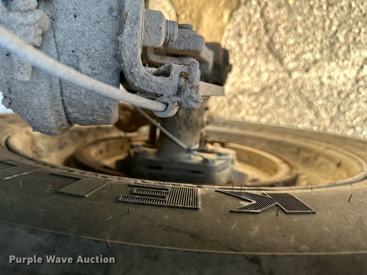 image for item DS2058 2004 Mack CV713 Granite  semi truck