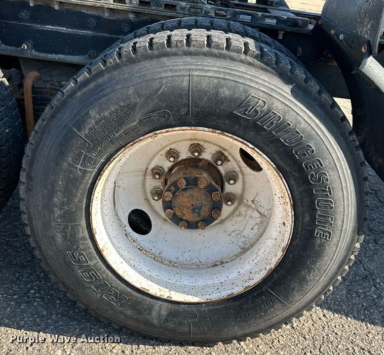 image for item DS2058 2004 Mack CV713 Granite  semi truck