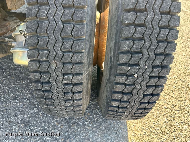 image for item DS2058 2004 Mack CV713 Granite  semi truck