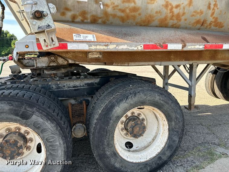 image for item DS2059 1994 Hilbilt  end dump trailer