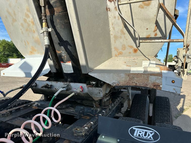 image for item DS2059 1994 Hilbilt  end dump trailer