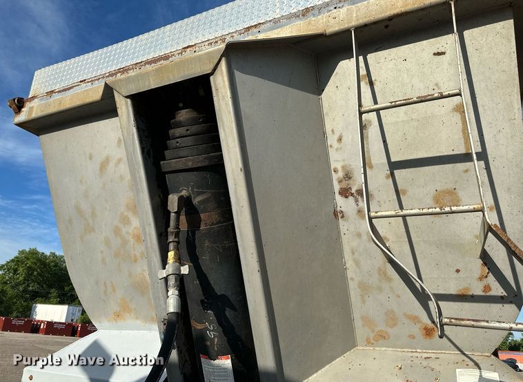 image for item DS2059 1994 Hilbilt  end dump trailer