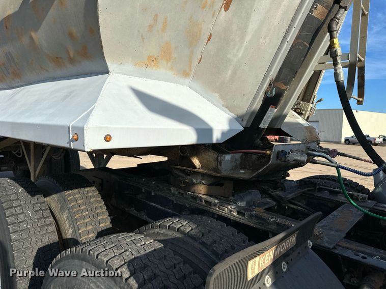 image for item DS2059 1994 Hilbilt  end dump trailer