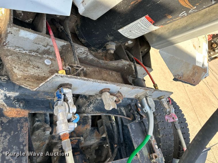 image for item DS2059 1994 Hilbilt  end dump trailer