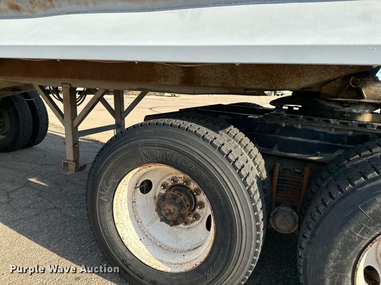 image for item DS2059 1994 Hilbilt  end dump trailer