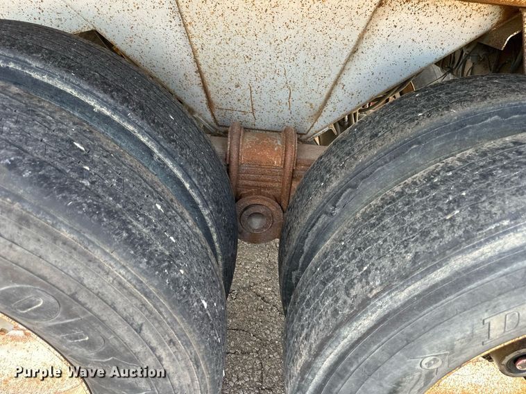 image for item DS2059 1994 Hilbilt  end dump trailer