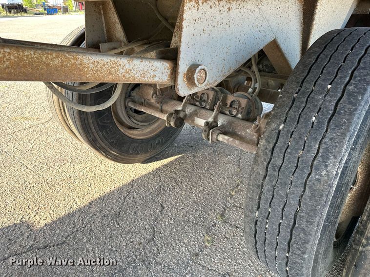 image for item DS2059 1994 Hilbilt  end dump trailer