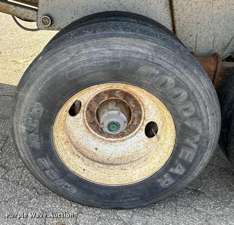 image for item DS2059 1994 Hilbilt  end dump trailer