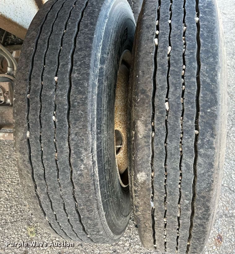 image for item DS2059 1994 Hilbilt  end dump trailer