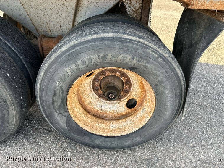 image for item DS2059 1994 Hilbilt  end dump trailer