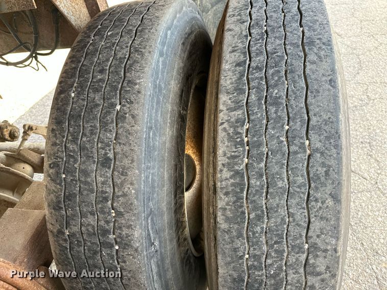 image for item DS2059 1994 Hilbilt  end dump trailer