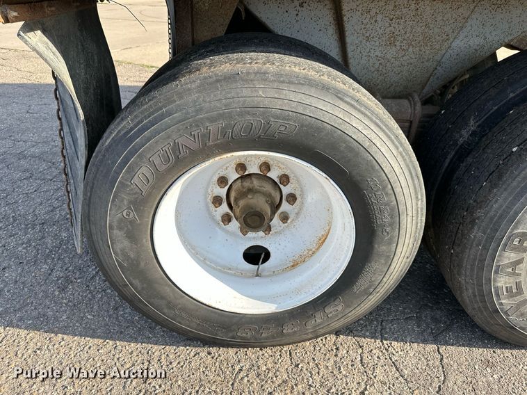 image for item DS2059 1994 Hilbilt  end dump trailer