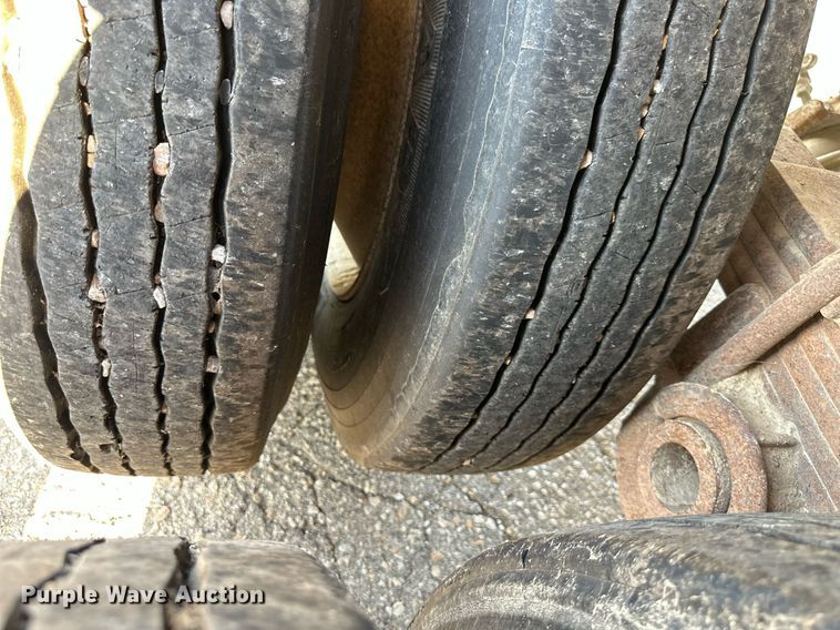 image for item DS2059 1994 Hilbilt  end dump trailer