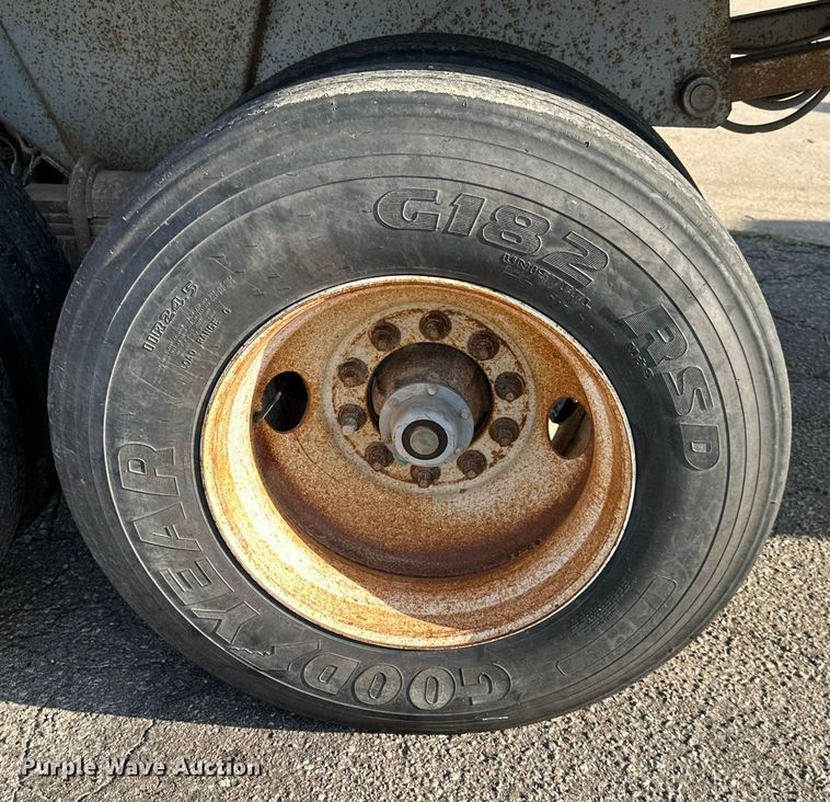 image for item DS2059 1994 Hilbilt  end dump trailer