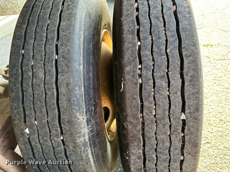 image for item DS2059 1994 Hilbilt  end dump trailer