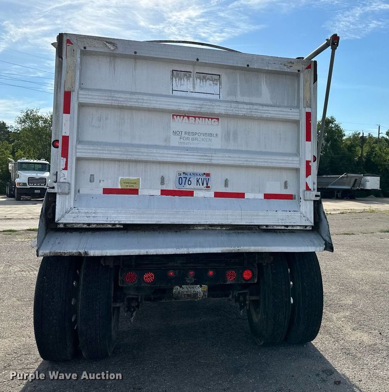 image for item DS2060 2000 Vantage  end dump trailer