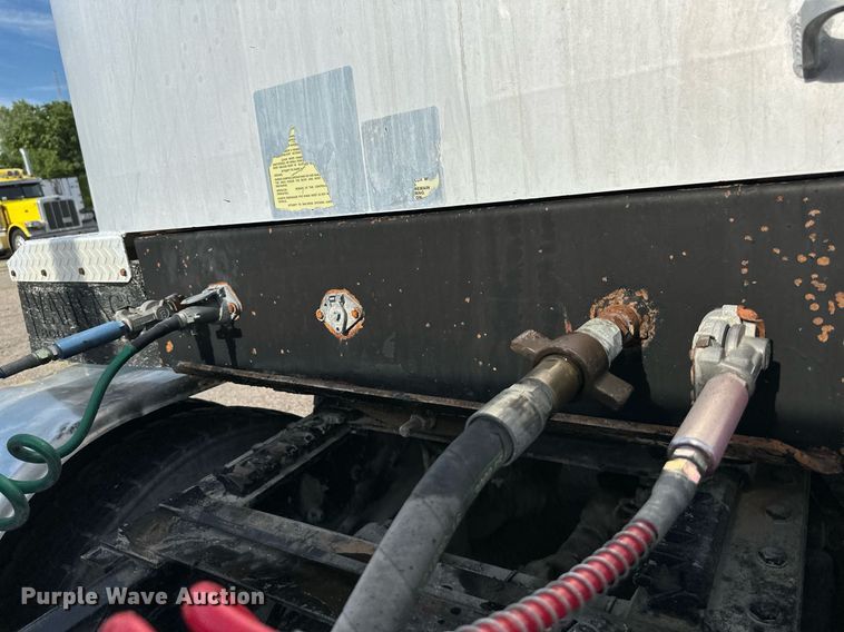 image for item DS2060 2000 Vantage  end dump trailer