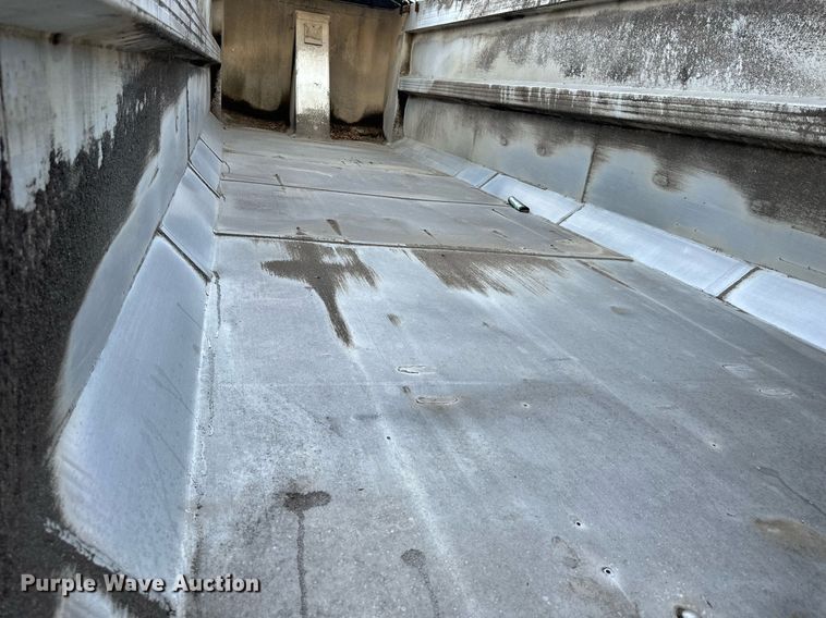 image for item DS2060 2000 Vantage  end dump trailer