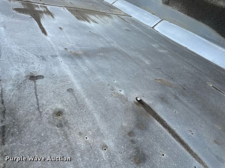 image for item DS2060 2000 Vantage  end dump trailer