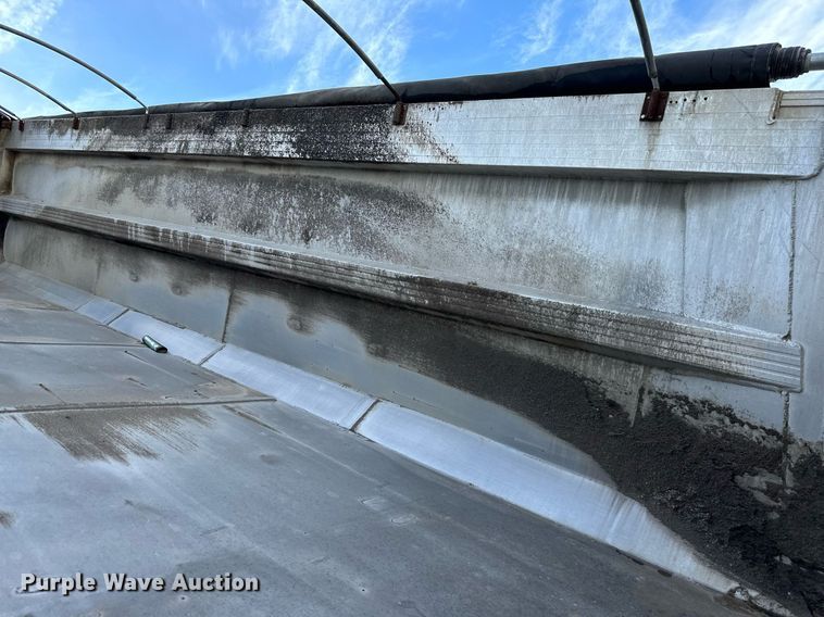 image for item DS2060 2000 Vantage  end dump trailer