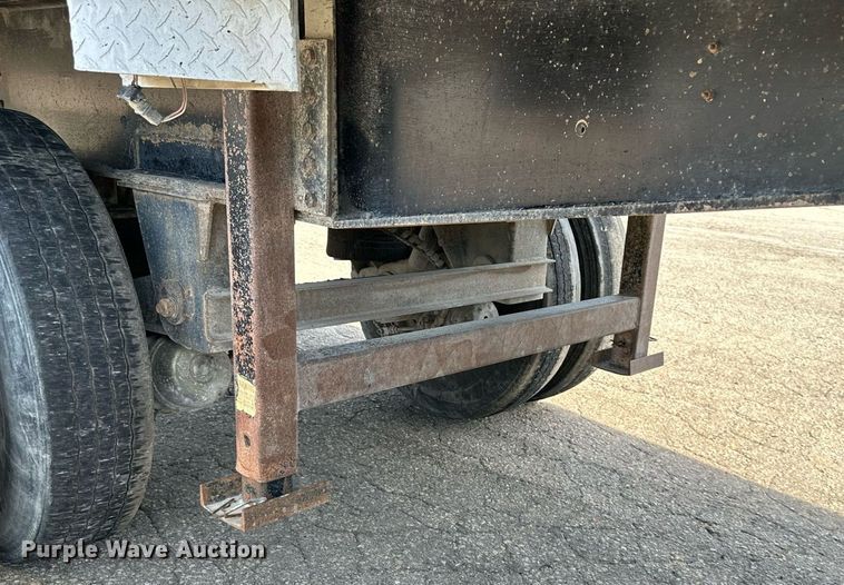 image for item DS2060 2000 Vantage  end dump trailer