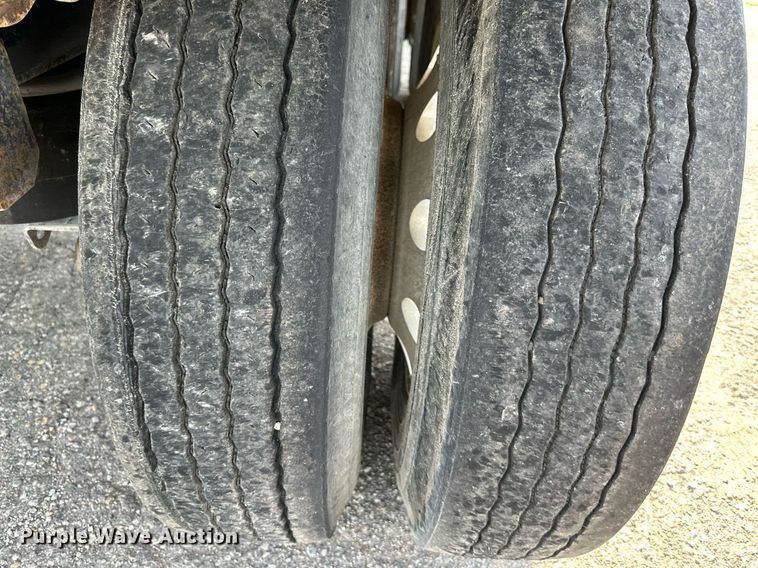 image for item DS2060 2000 Vantage  end dump trailer