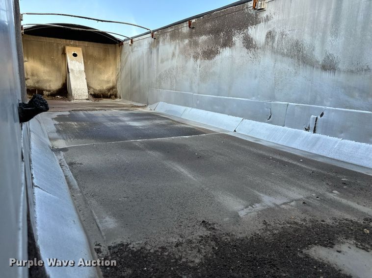 image for item DS2061 1996 Vantage  end dump trailer