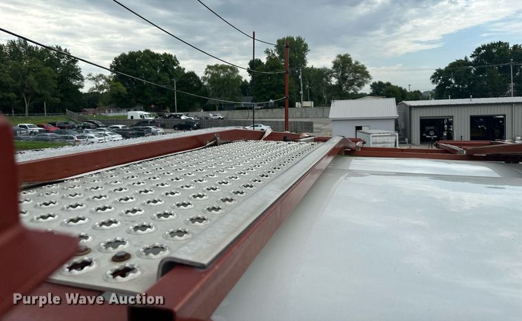 image for item DS2115 2016 Peterbilt 389  car carrier truck with car carrier trailer