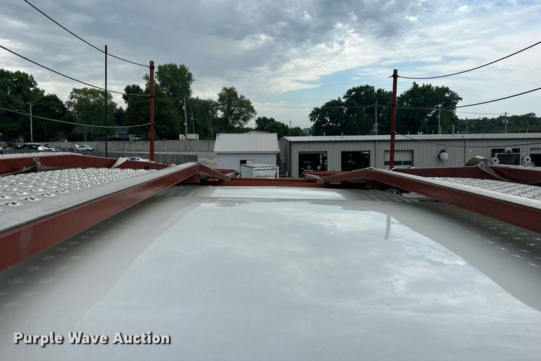 image for item DS2115 2016 Peterbilt 389  car carrier truck with car carrier trailer