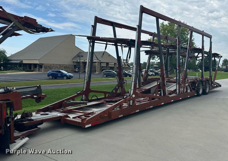 image for item DS2115 2016 Peterbilt 389  car carrier truck with car carrier trailer