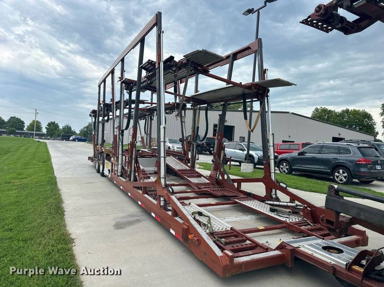 image for item DS2115 2016 Peterbilt 389  car carrier truck with car carrier trailer