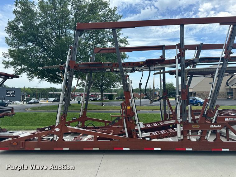 image for item DS2115 2016 Peterbilt 389  car carrier truck with car carrier trailer