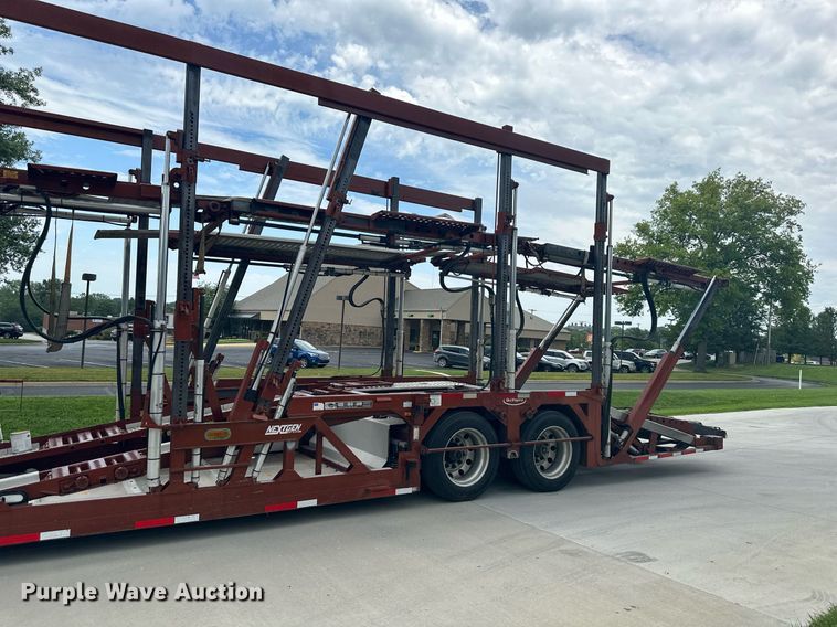 image for item DS2115 2016 Peterbilt 389  car carrier truck with car carrier trailer