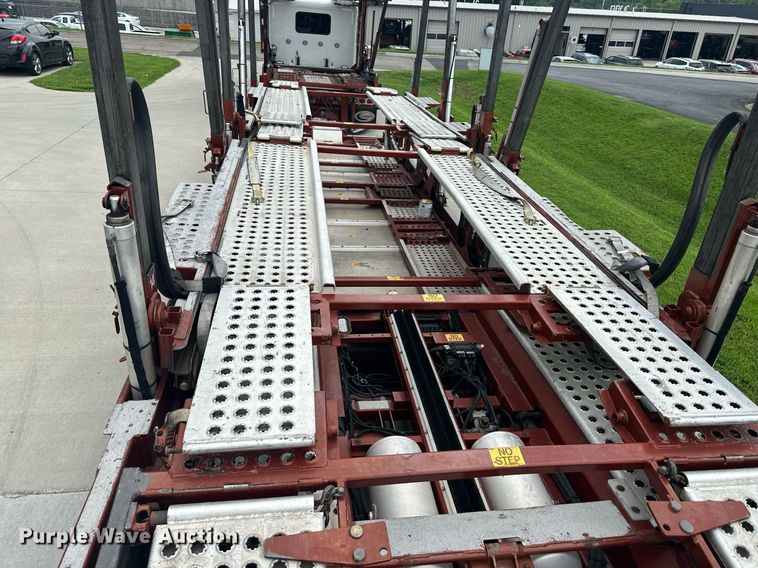 image for item DS2115 2016 Peterbilt 389  car carrier truck with car carrier trailer