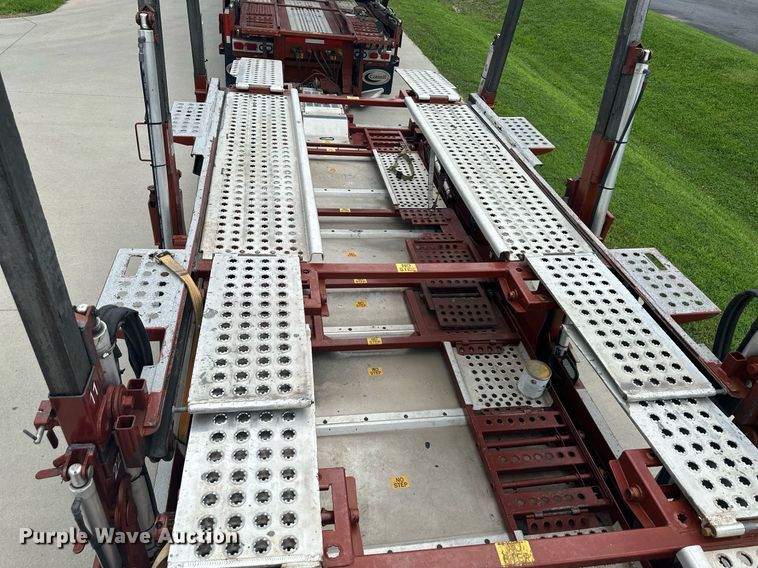 image for item DS2115 2016 Peterbilt 389  car carrier truck with car carrier trailer