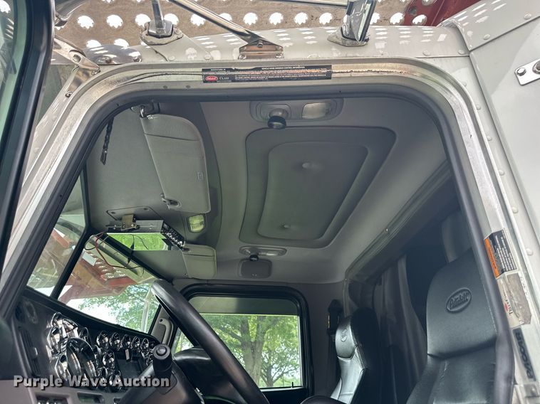 image for item DS2115 2016 Peterbilt 389  car carrier truck with car carrier trailer