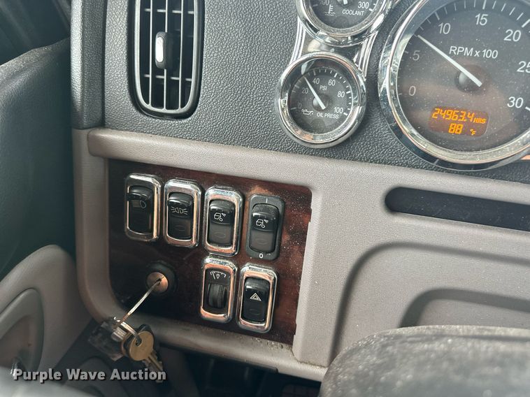 image for item DS2115 2016 Peterbilt 389  car carrier truck with car carrier trailer