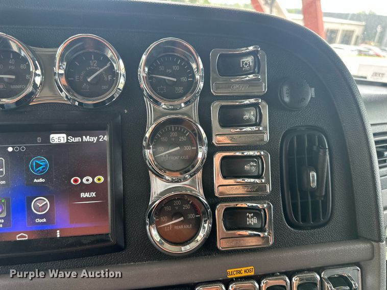 image for item DS2115 2016 Peterbilt 389  car carrier truck with car carrier trailer