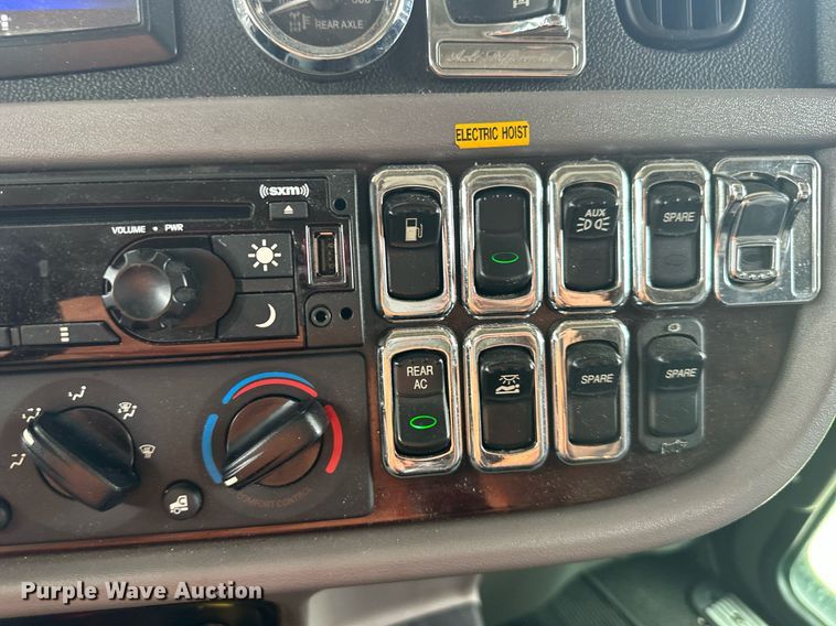 image for item DS2115 2016 Peterbilt 389  car carrier truck with car carrier trailer