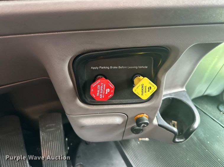 image for item DS2115 2016 Peterbilt 389  car carrier truck with car carrier trailer