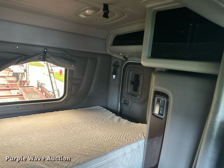 image for item DS2115 2016 Peterbilt 389  car carrier truck with car carrier trailer