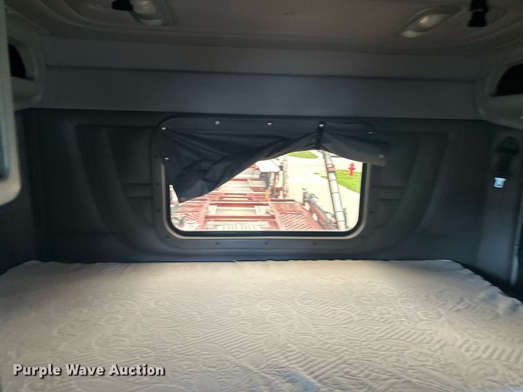 image for item DS2115 2016 Peterbilt 389  car carrier truck with car carrier trailer