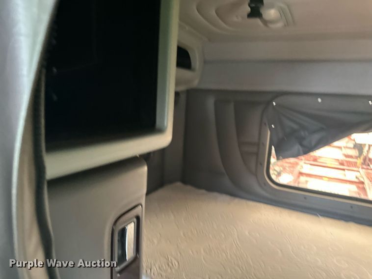 image for item DS2115 2016 Peterbilt 389  car carrier truck with car carrier trailer