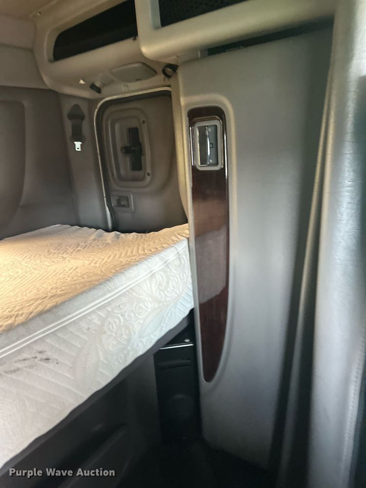 image for item DS2115 2016 Peterbilt 389  car carrier truck with car carrier trailer