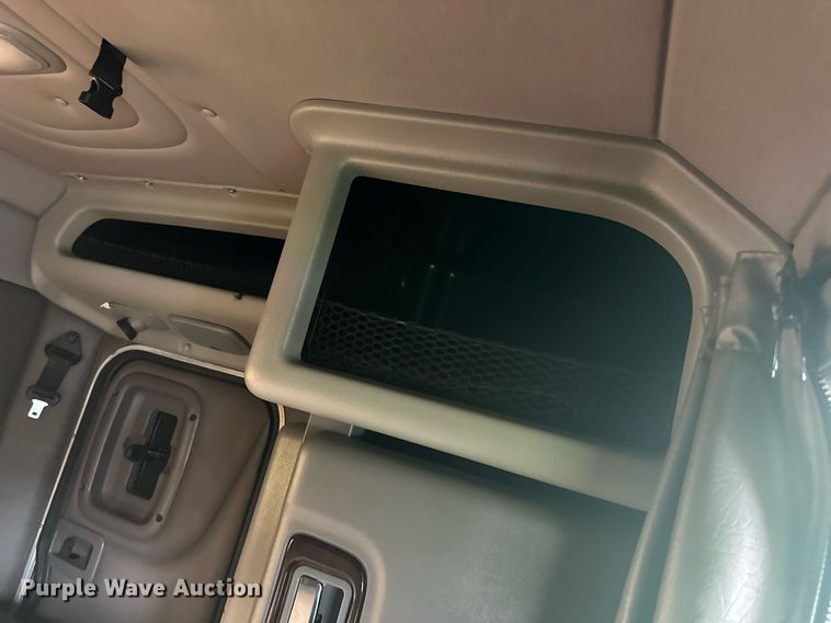 image for item DS2115 2016 Peterbilt 389  car carrier truck with car carrier trailer