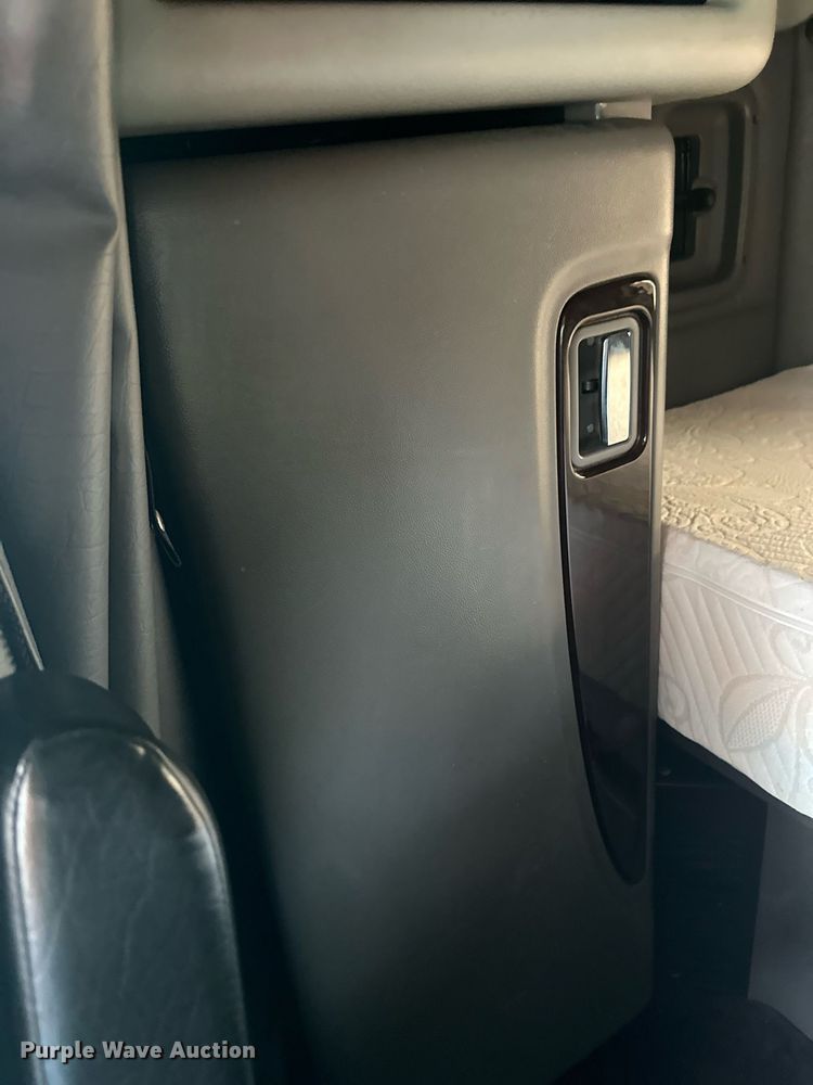 image for item DS2115 2016 Peterbilt 389  car carrier truck with car carrier trailer