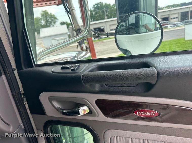 image for item DS2115 2016 Peterbilt 389  car carrier truck with car carrier trailer