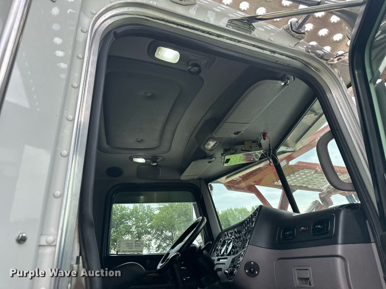 image for item DS2115 2016 Peterbilt 389  car carrier truck with car carrier trailer