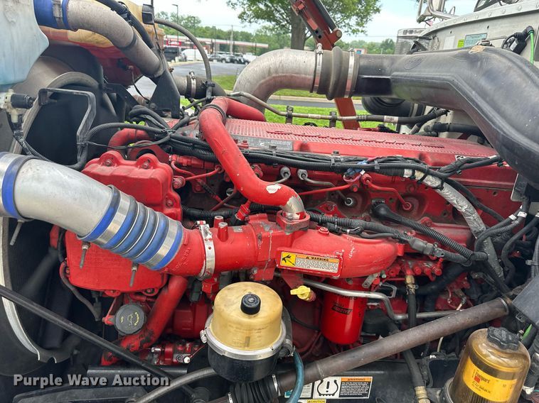 image for item DS2115 2016 Peterbilt 389  car carrier truck with car carrier trailer