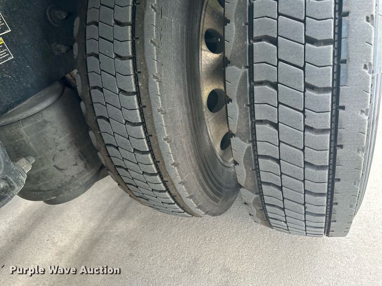 image for item DS2115 2016 Peterbilt 389  car carrier truck with car carrier trailer